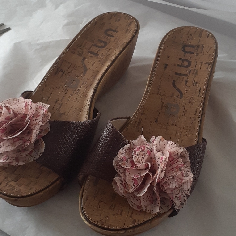 #57❤️ Unisa raffia flower sandals
